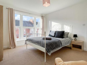 Spacious 2-bed Apartment in Crewe by 53 Degrees Property, ideal for Business & Professionals, FREE Parking - Sleeps 3